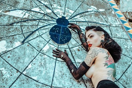 Marie Devilreux OnlyFans Model Bilder