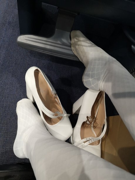 Feet Miss Chiara_ OnlyFans Joi