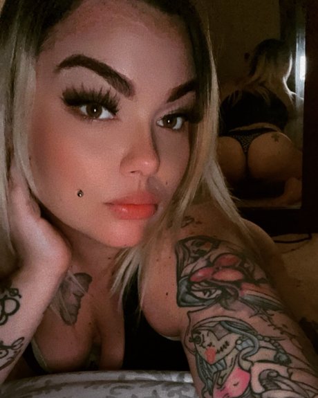 Reign de la Cruz OnlyFans Nacktfotos