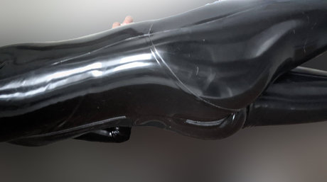 rubber object Nacktbilder von OnlyFans