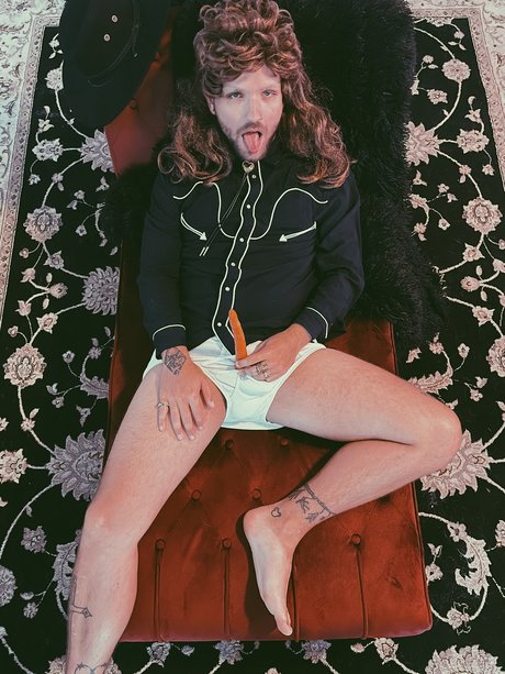 Roy Destroy OnlyFans Bilder