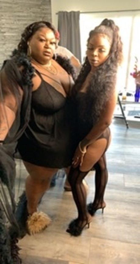 Royals Poly Life Nacktbilder von OnlyFans geleakt