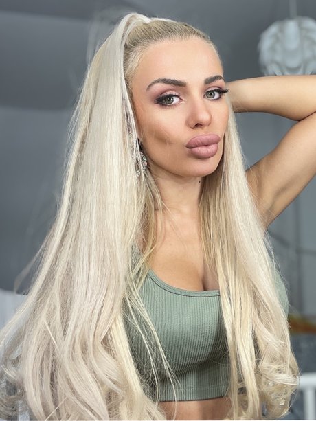 Roshana Nacktbilder auf OnlyFans