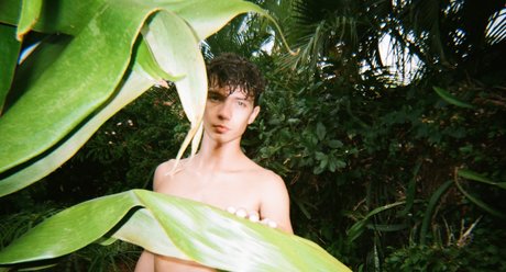 Sam Ledger OnlyFans Bilder