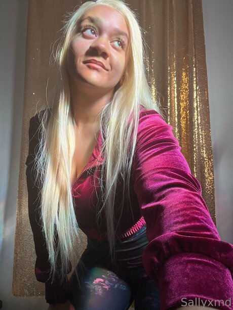 FREE LESBIAN D MME SQ RTER_ OnlyFans