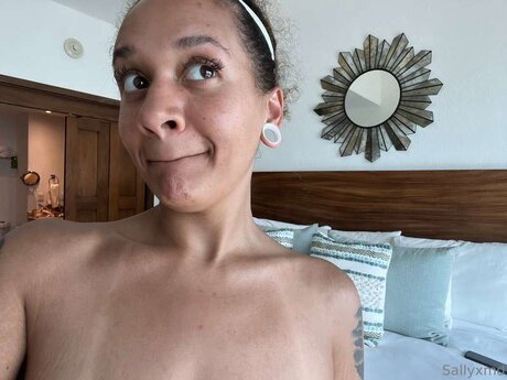 FREE LESBIAN D MME SQ RTER_ OnlyFans Model Fotos