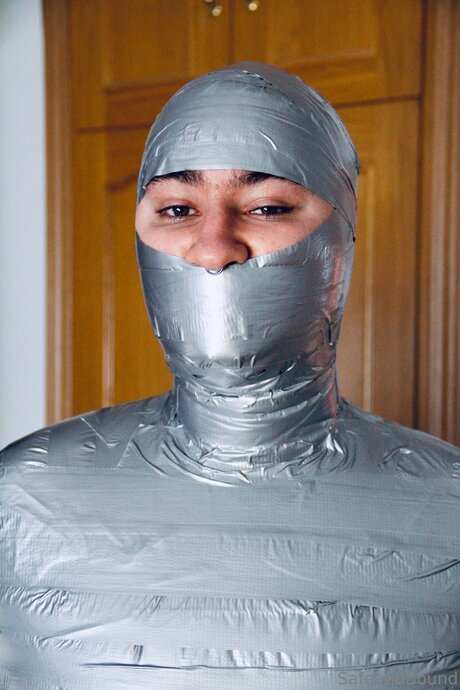 Safe and Bound OnlyFans Fotos