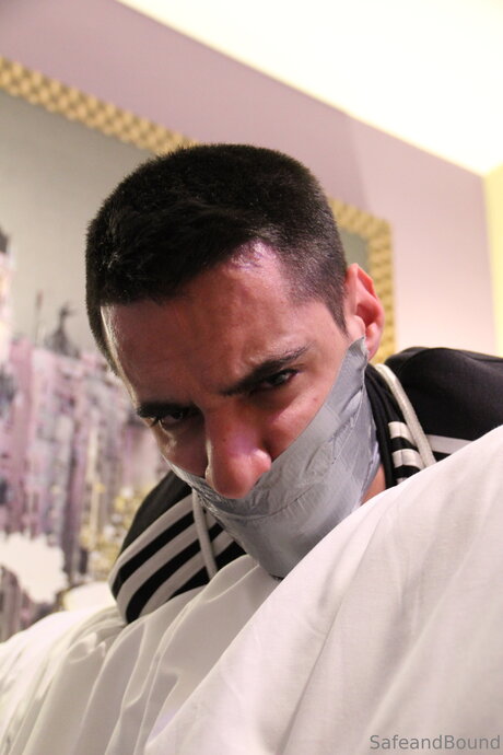 Safe and Bound OnlyFans Nacktfotos