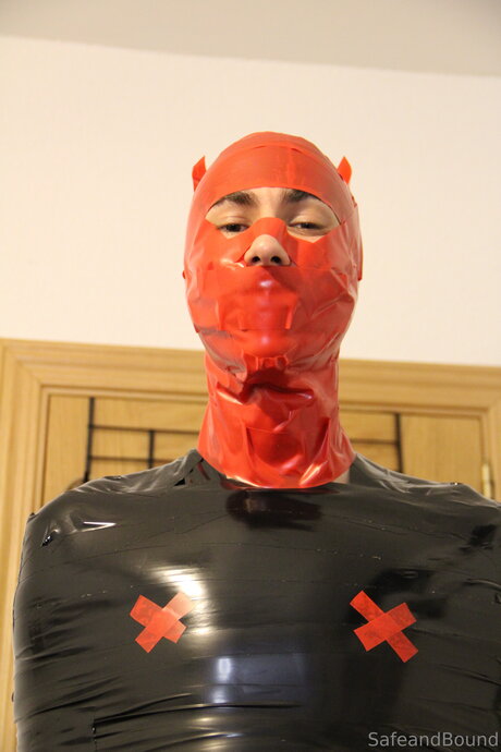 Safe and Bound Nacktbilder von OnlyFans