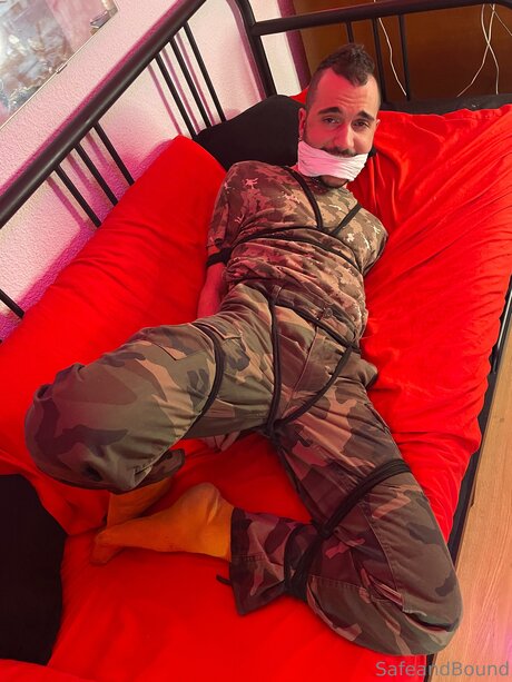 Safe and Bound OnlyFans Nacktbilder