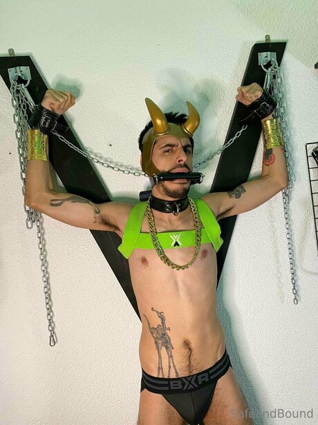 Safe and Bound Heiße OnlyFans Inhalte