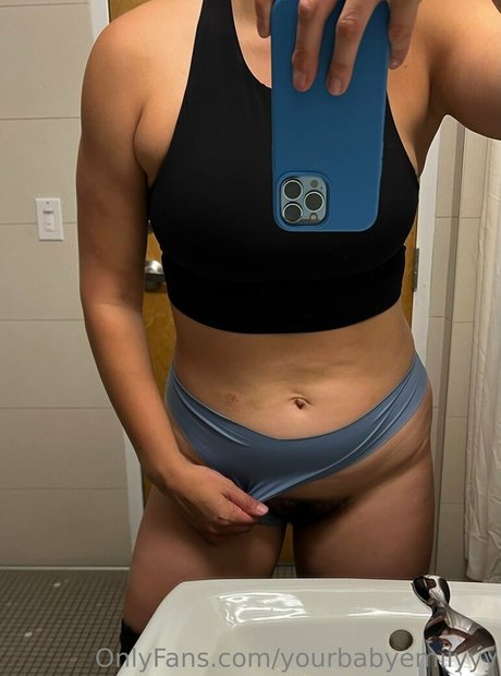 yourbabyemilyyy Nackt auf OnlyFans Leak