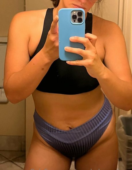 yourbabyemilyyy OnlyFans-Fotos