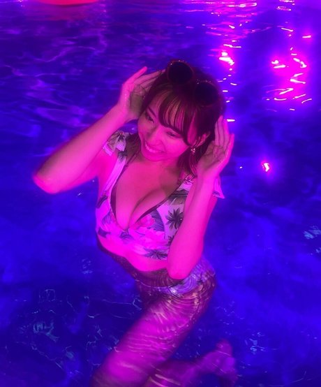 krm___320 OnlyFans Brüste Bild