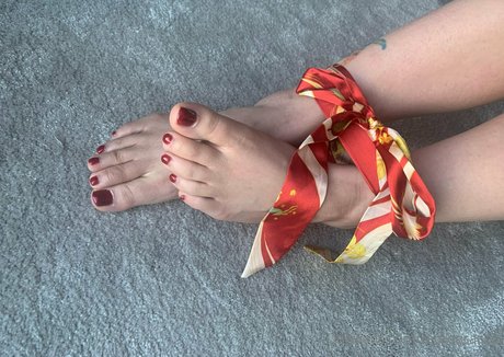 redtoesasian Kostenloses OnlyFans