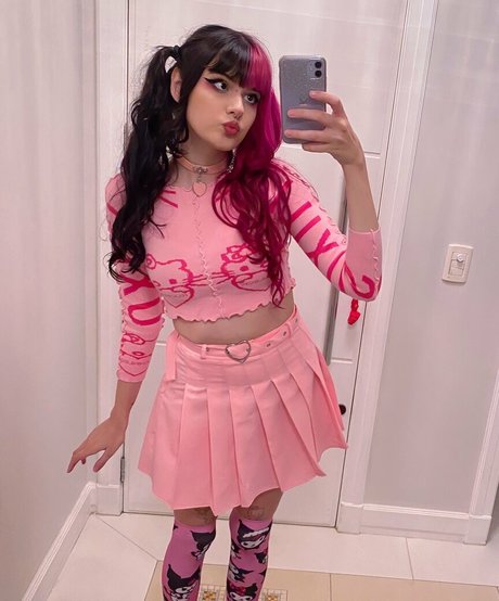 Cherry Bella OnlyFans Nacktbilder