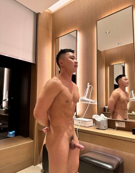 superjohnny1994 OnlyFans schlank