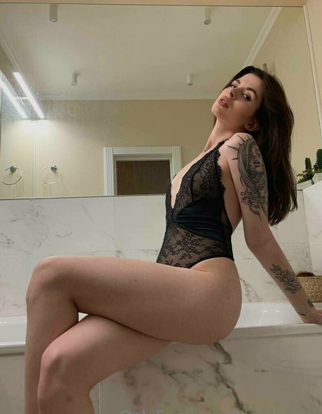 kira kirraa OnlyFans nackt