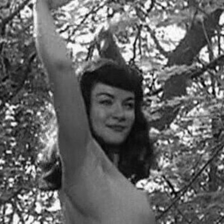 Gretchen Mol NurlyFans-Brüste