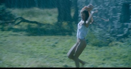 Emma Corrin OnlyFans Lesbisch