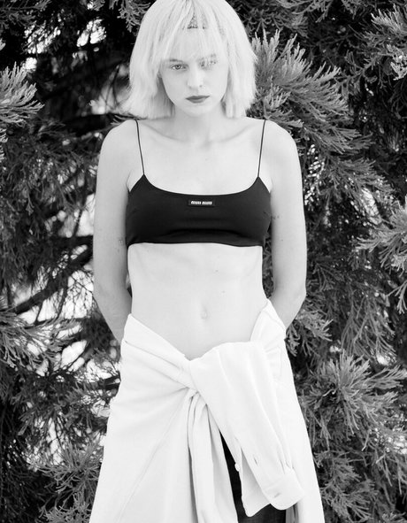 Emma Corrin Neue OnlyFans Leaks