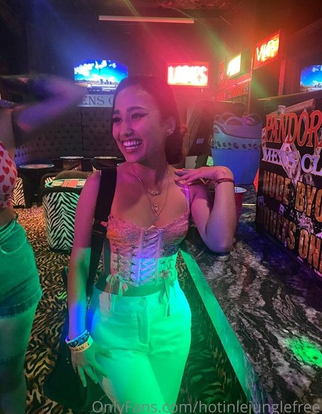 hotinlejunglefree Only ...