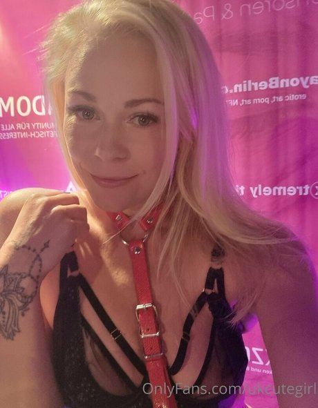 kurvige lesbische onlyfans Kunstakt Teaser