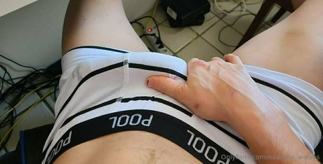 naughty wolves OnlyFans-Creator