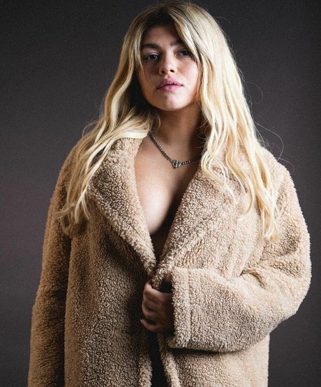 Eden Emma Yulie OnlyFans Brüste Bild