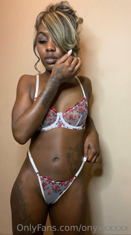 onyxxxxxx OnlyFans NSFW