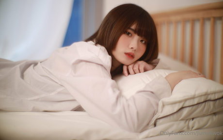 ebenholz asiatische onlyfans schön nackt Bild