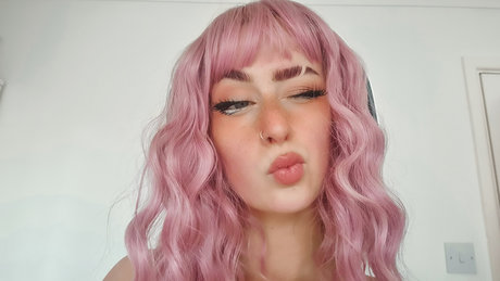 Satans Girl OnlyFans explizite Inhalte