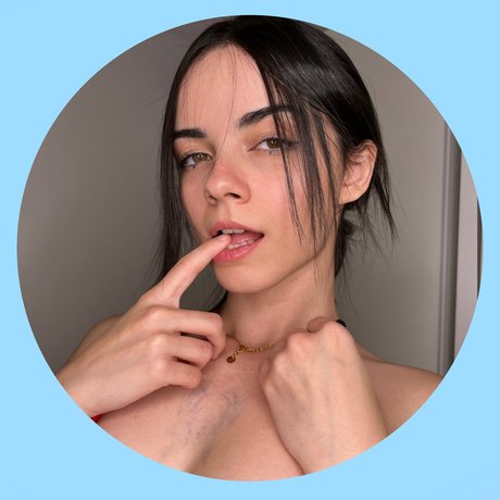 Sarah roomie exclusive room_ OnlyFans