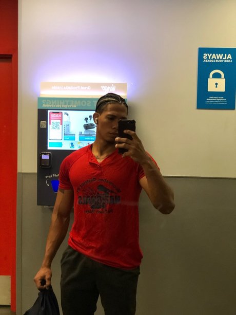 Little Samy_ OnlyFans Modelfoto