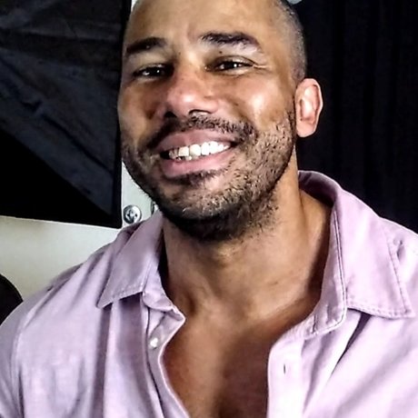 Samson Biggz Free OnlyFans Striptease