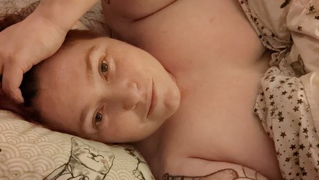 Strigol Sky OnlyFans nackte Brüste