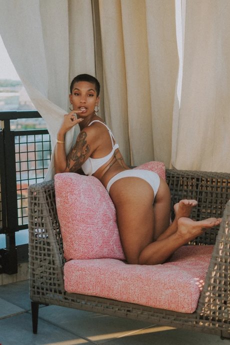 Move Me Nacktbilder von OnlyFans geleakt