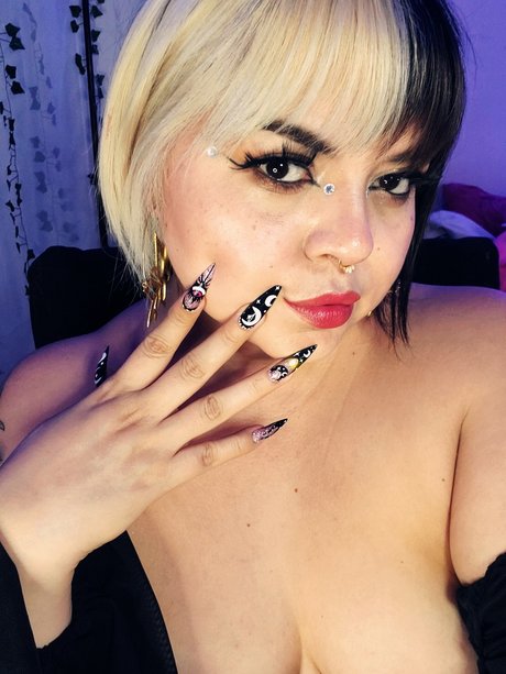 Satyn Doll Nacktbilder OnlyFans geleakt