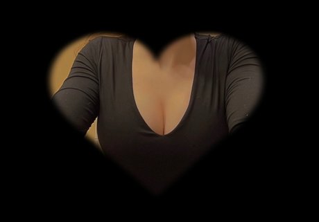 Sriracha_ OnlyFans Striptease