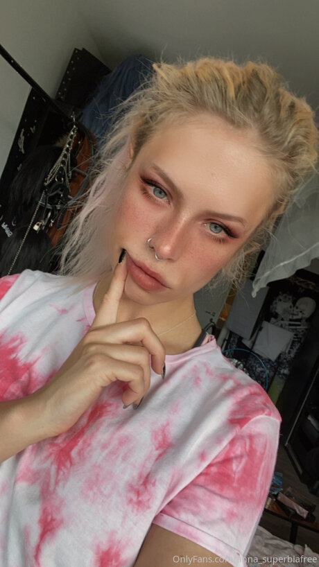 Superbia Nacktbilder von OnlyFans geleakt