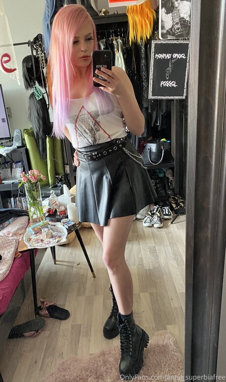 Superbia OnlyFans Nacktbilder geleakt