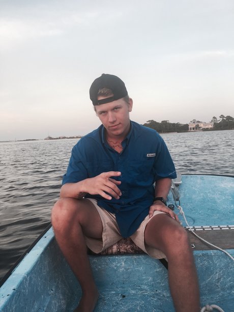 Tyler Bridges OnlyFans schlank