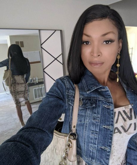 SHEMALE VANILLA OnlyFans Nackt Leak