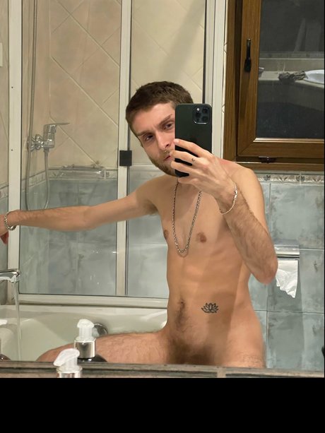 Zearred lonaus OnlyFans Model Bilder