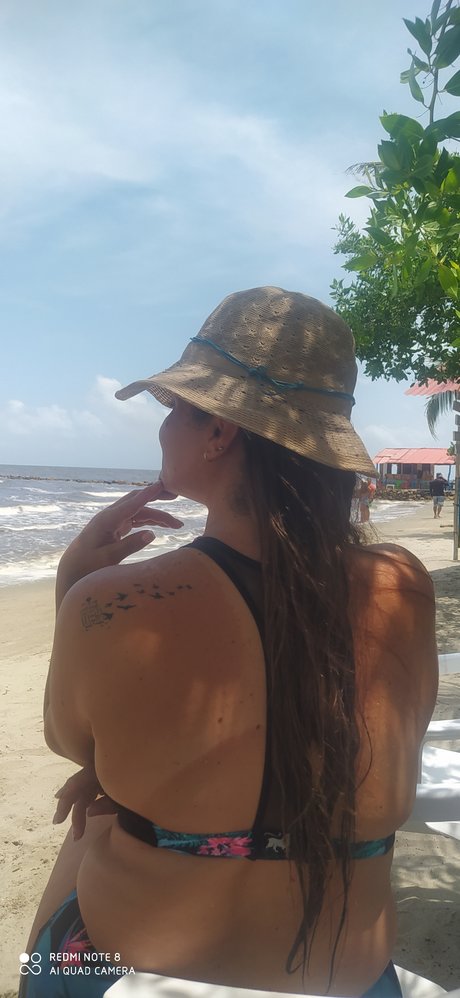 FLORAVIAJERA OnlyFans-Bilder