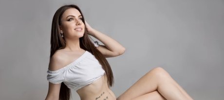 Nadia L Leak von OnlyFans