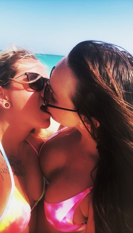 Gizzy amp amp Gabby OnlyFans Sextape geleakt