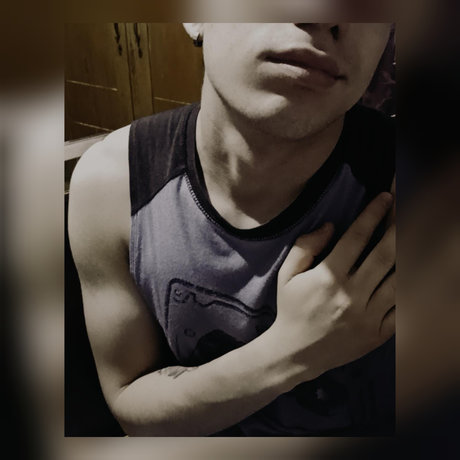 Dvis Nacktbilder auf OnlyFans