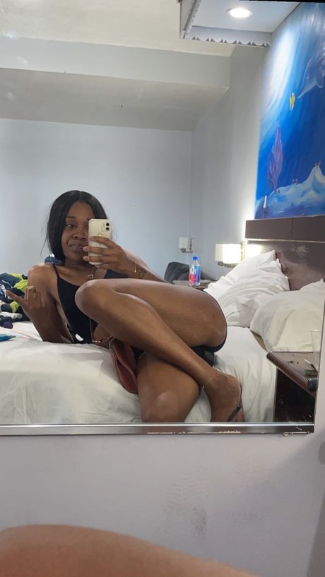 Ahja Play House Nackt