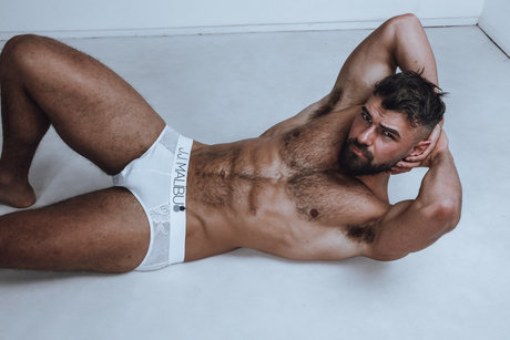 Master Baytes OnlyFans geleakte Brüste